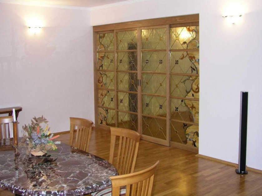 Перегородка для гостиной с цветным стеклом и декоративными вставками Ростов-на-Дону